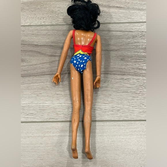 1975 Vintage Mego Wonder Woman Action Figure Lynda Carter Tan Doll - Picture 5 of 6